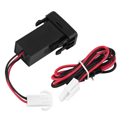 Cổng sạc usb và hiển thị điện áp MAZDA